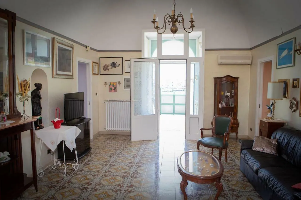Villa Anna Bari 0*,  Italia